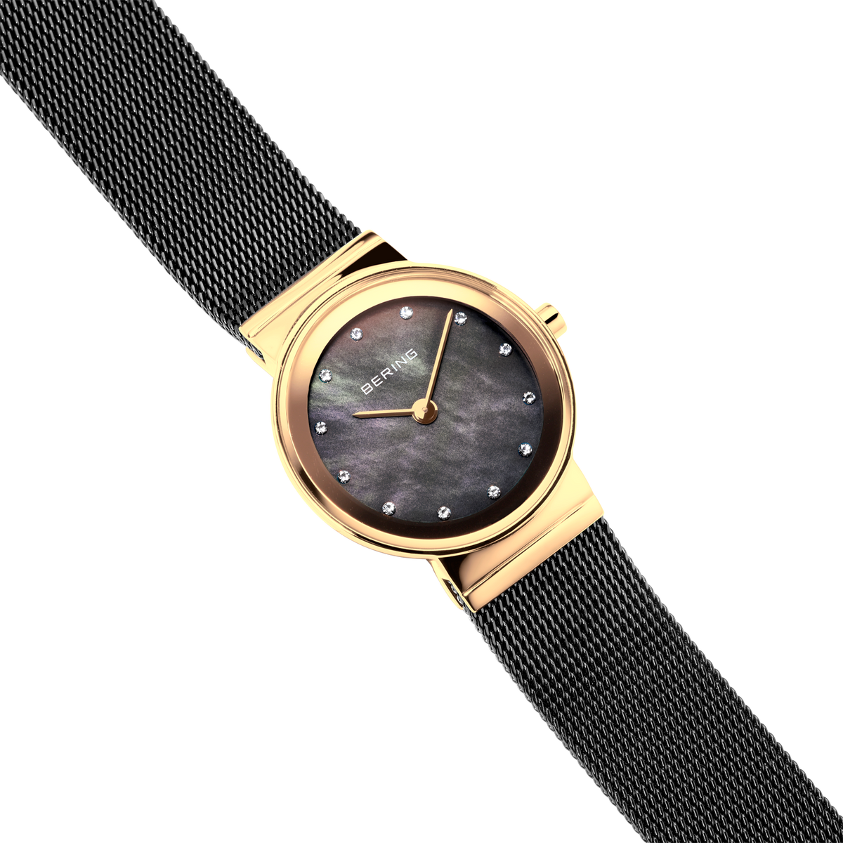 BERING horloge met gouden kast, zwarte wijzerplaat met diamantindexen en zwart mesh-bandje, diagonaal geplaatst