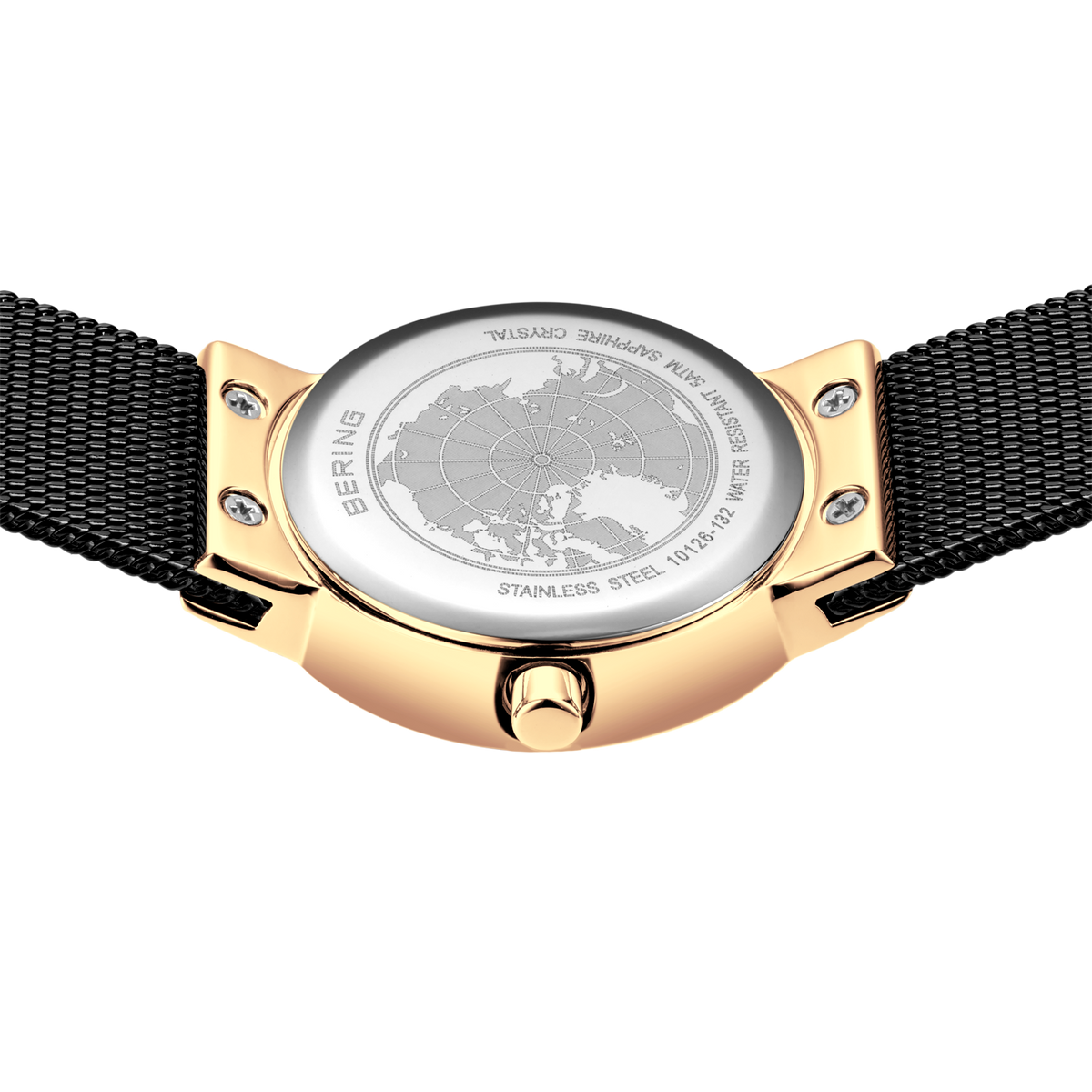 Achterzijde van het horloge met gegraveerd wereldkaartontwerp, roségoudkleurige ronde kast, zwarte stofband