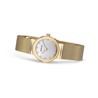 Goudkleurig horloge met mesh band in schuine weergave