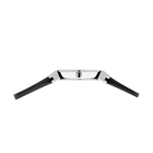 Seitenansicht der Uhr mit silbernem Gehäuse, schwarzem Armband und sichtbarer Krone.