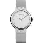 Montre-bracelet maille argentée avec cadran blanc rond et design minimaliste, vue de face.