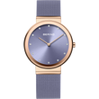 BERING Armbanduhr mit rosé-goldfarbenem Gehäuse, schieferblauem Zifferblatt und hellblauem Mesh-Armband.