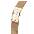 Rechthoekig Bering-horloge met wit wijzerplaat en goudkleurig mesh-bandje, zijdelings weergegeven.