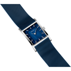 BERING horloge met rechthoekig blauw wijzerplaat, witte uurmarkeringen en gestructureerd stofband