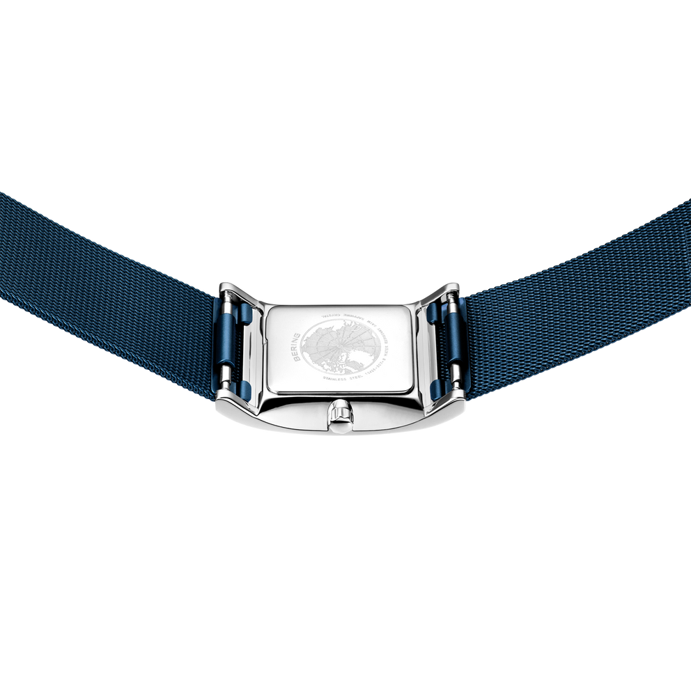 Banddetail met donkerblauw stoffen band en metalen gesp