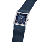 BERING horloge met vierkant donkerblauwe wijzerplaat, zilveren kast met kristallen, schuine hoek met blauw mesh-bandje.
