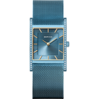 BERING rechthoekig horloge, donkerblauwe wijzerplaat, gouden markers, blauw stalen kast, mesh armband.