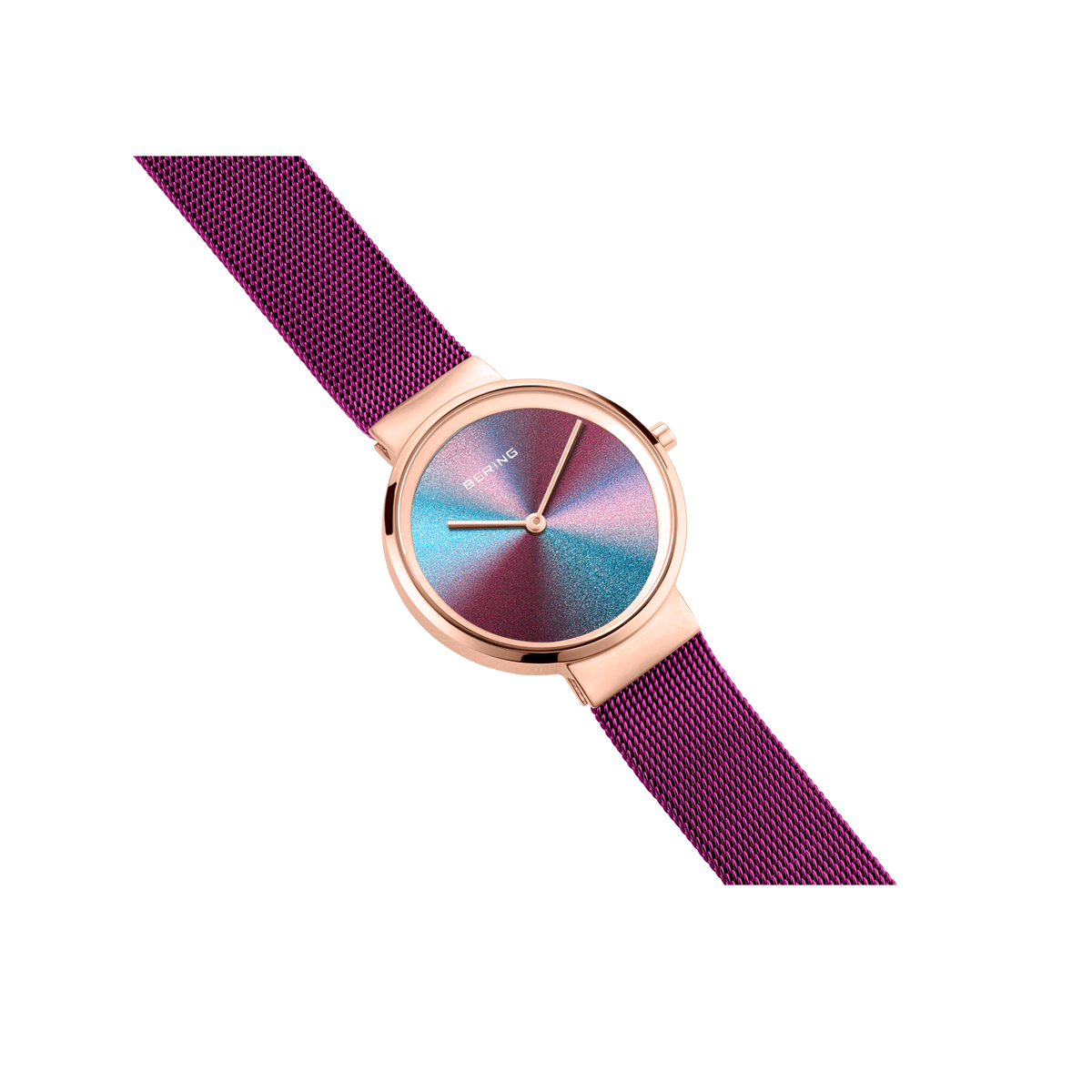 Reloj BERING Anniversary en ángulo diagonal con caja oro rosa, esfera iridiscente y correa malla púrpura.