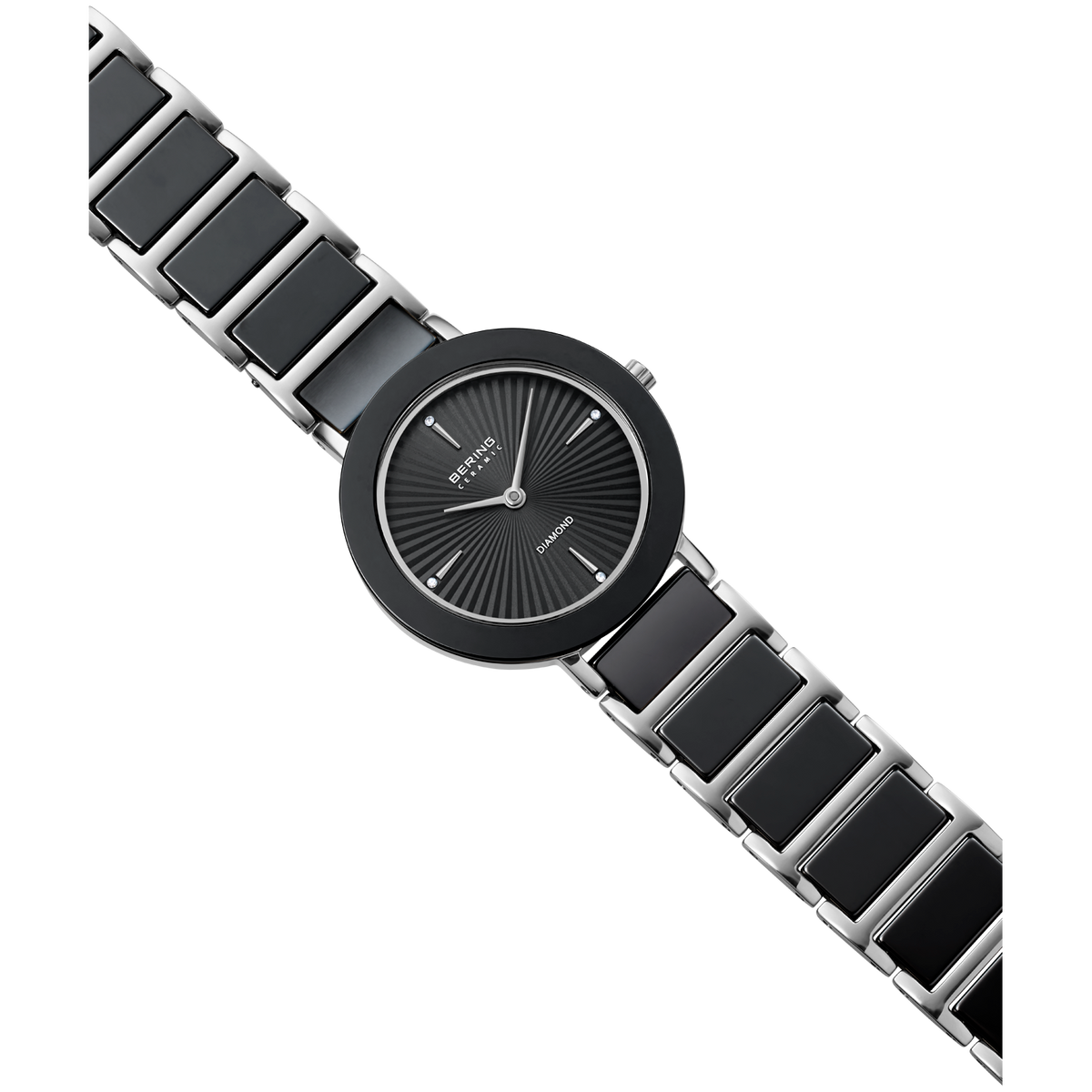 Orologio da polso nero con quadrante rotondo minimalista e cinturino a maglie rettangolari, posizionato in diagonale