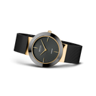 Montre BERING 11435-132, cadran noir, marqueurs or, boîtier doré, bracelet maille noir, vue de profil