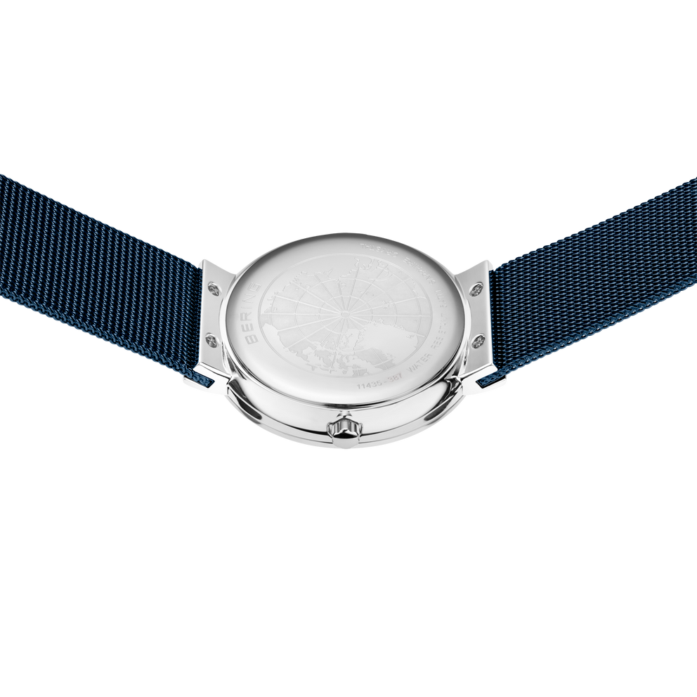 Retro orologio: cassa argentata con quadrante bianco e cinturino in tessuto blu marino