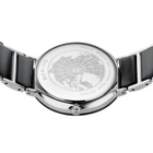 Orologio in acciaio con quadrante a griglia, vista dall'alto, cinturini neri visibili ai lati.