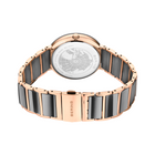Vista posteriore dell'orologio con quadrante bianco rotondo e cassa in oro rosa; cinturino bicolore in oro rosa e grigio scuro.