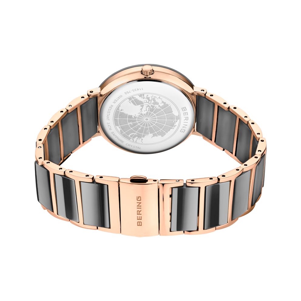 Vista posteriore dell'orologio con quadrante bianco rotondo e cassa in oro rosa; cinturino bicolore in oro rosa e grigio scuro.