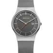 BERING Armbanduhr mit grauem Zifferblatt, silbernem Mesh-Armband, weißen Indizes und orange Sekundenzeiger.