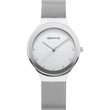 BERING Armbanduhr mit rundem weißem Zifferblatt, Minimalist-Design und Stahlgeflecht-Armband, Frontansicht