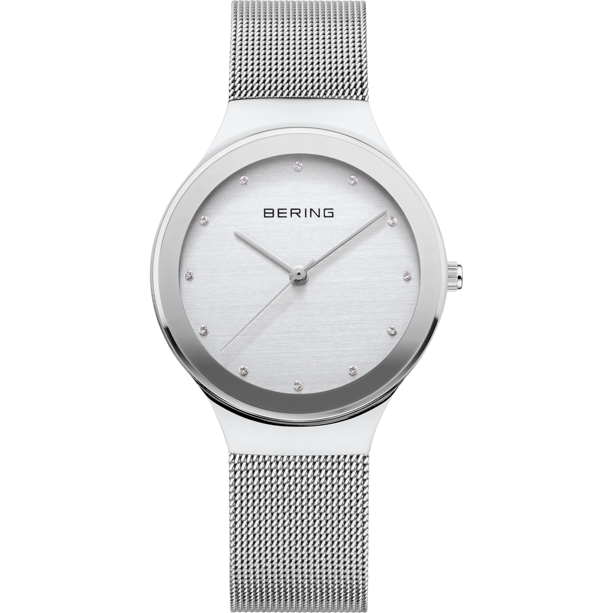 Montre BERING avec cadran blanc rond, bracelet maille acier et design minimaliste, vue de face