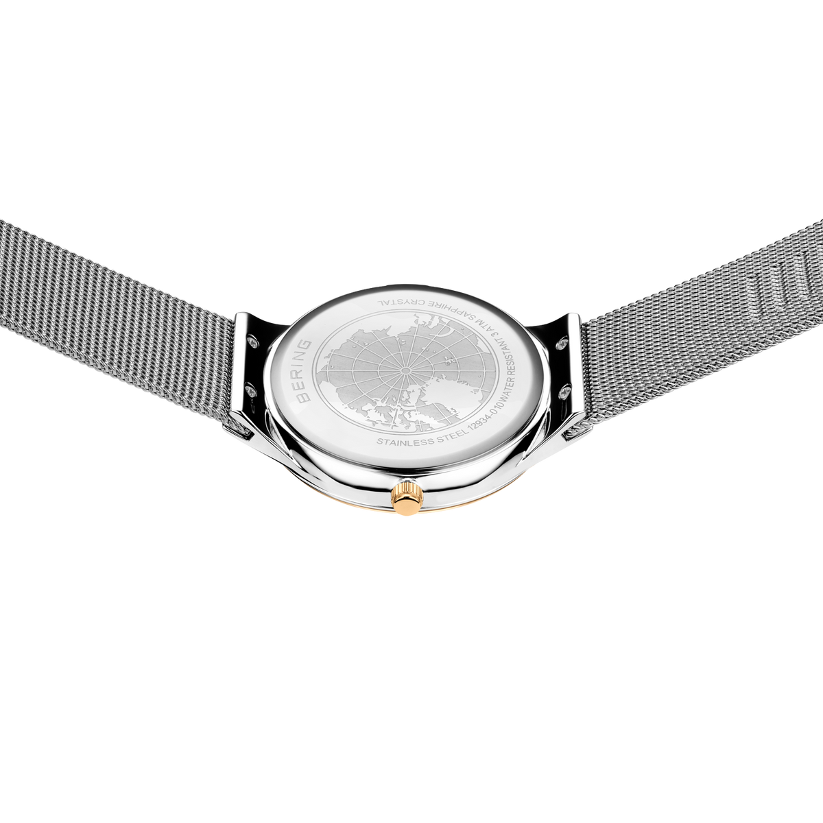 Montre BERING avec bracelet maille argenté, photographiée de dessus montrant la largeur complète