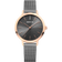 Montre BERING avec boîtier en or rose, cadran gris foncé, index minimalistes et bracelet en maille grise.
