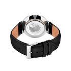 Vue arrière du boîtier de montre en acier poli avec bracelet cuir noir, doublure beige et fermoir métal.