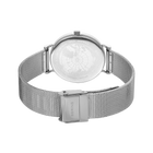 Rückansicht der Uhr mit Kompass-Zifferblatt und Edelstahl-Mesh-Armband