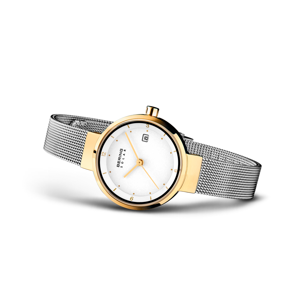 Goudkleurig horloge met witte wijzerplaat en roestvrijstalen mesh-band, van opzij afgebeeld
