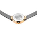 Horloge met rond wijzerplaat, roségouden kast en mesh-band, wit wijzerblad met wereldkaart
