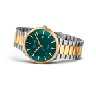 Reloj de pulsera con esfera azul verdosa y pulsera de dos tonos plata y oro.