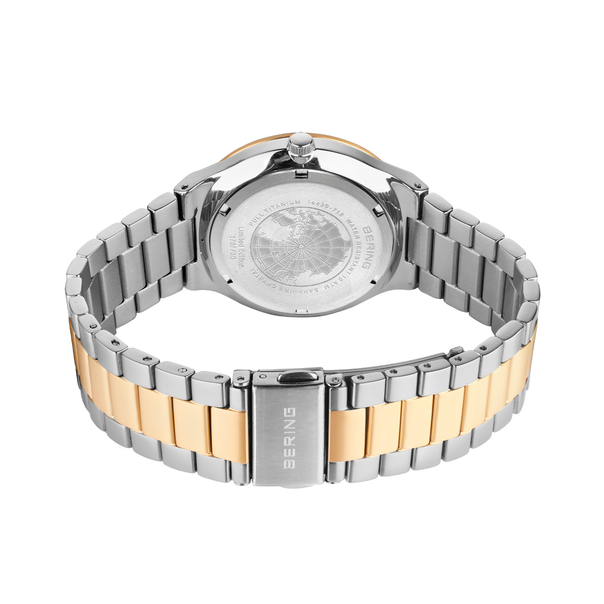 Vista trasera del reloj con pulsera metalizada en plata y oro, con diseño de eslabones y tapa trasera grabada.