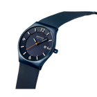 Marinblå armbåndsur med tekstureret stofrem, minimalistisk urskive med hvide timemarkeringer