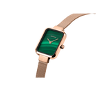 Reloj rectangular dorado rosado con esfera verde y pulsera de malla, vista lateral