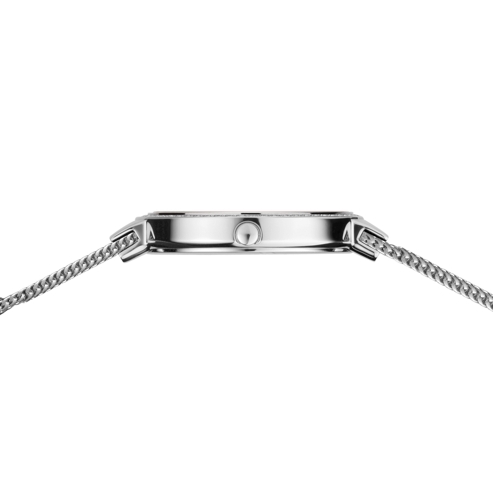 Armbanduhr mit Metallarmband von oben fotografiert, Gehäuse mit Hörnern und Krone vor weißem Hintergrund