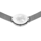 Weiße Uhr mit Meshband, Rückansicht mit Gehäuseösen und Bandanschlüssen