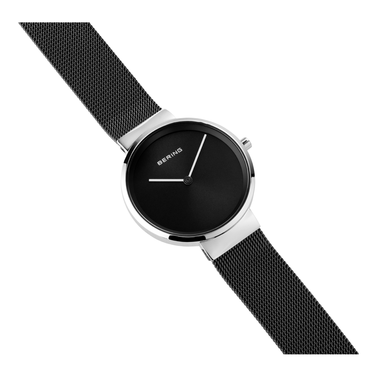 Armbanduhr diagonal geneigt mit rundem schwarzem Zifferblatt, Chromlünette und Netzarmband