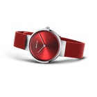Reloj de pulsera BERING con esfera roja y caja de metal plateada, correa mesh roja