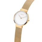 Reloj BERING redondo dorado con esfera blanca y correa de malla dorada, mostrado en ángulo