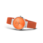 Orologio BERING con quadrante arancione, cassa argentata e cinturino mesh arancione, vista di lato