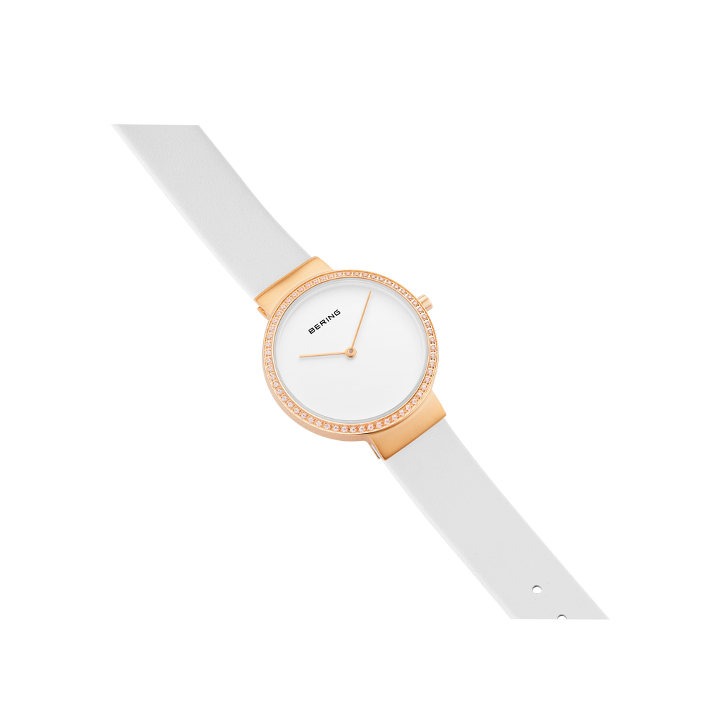 Orologio oro rosa con quadrante bianco e lunetta ornata di diamanti su cinturino grigio