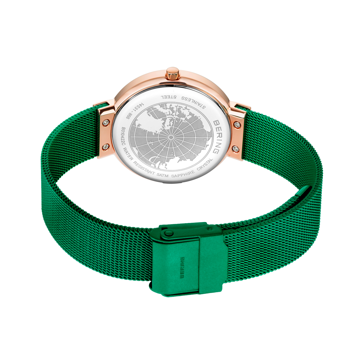 Reloj con esfera blanca redonda y caja dorado rosa sobre correa textil verde con hebilla verde, fotografiado desde arriba.