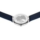 Orologio argentato con cinturino blu scuro e quadrante a globo, vista frontale