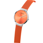 Reloj BERING con esfera naranja, caja de acero y correa de malla, vista angular