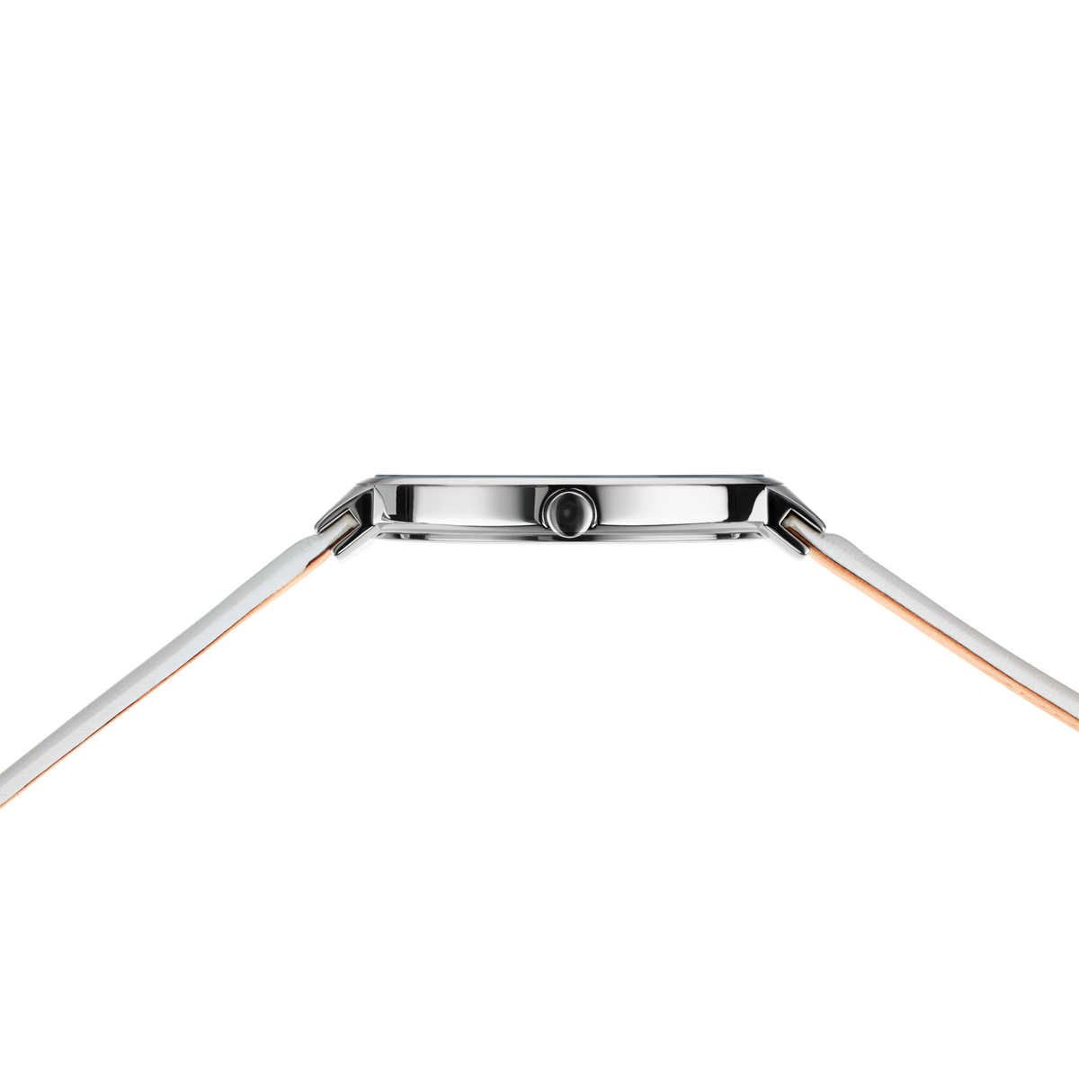 Uhr in Seitenansicht: silbernes quadratisches Gehäuse, Krone oben, helles Lederarmband