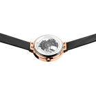 Orologio oro rosa con quadrante bianco scheletrizzato e cinturino tessuto nero, vista dall'alto.