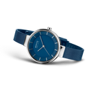 Orologio da polso BERING con quadrante blu scuro e cassa argentata, cinturino mesh blu