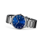 Reloj BERING con esfera azul y pulsera de metal plateado, diseño de tres eslabones