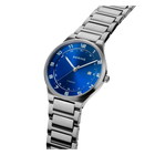 Reloj de pulsera BERING con esfera azul, agujas e índices blancos, ventana de fecha, correa de acero eslabonado