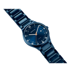 Blauw stalen horloge 15139-797 met donker wijzerplaat en blauw metalen band, gefotografeerd schuin van boven