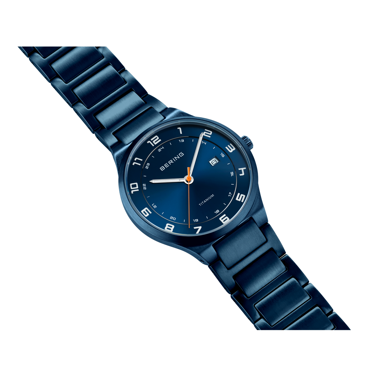 Blauw stalen horloge 15139-797 met donker wijzerplaat en blauw metalen band, gefotografeerd schuin van boven