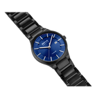 Schwarze Edelstahl-Armbanduhr mit blauem Zifferblatt, weißen Markierungen und Zeigern, Datumsanzeige.