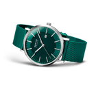 Horloge met donkergroen wijzerblaat, stalen kast, Arabische cijfers, datumvenster en groen mesh bandje.